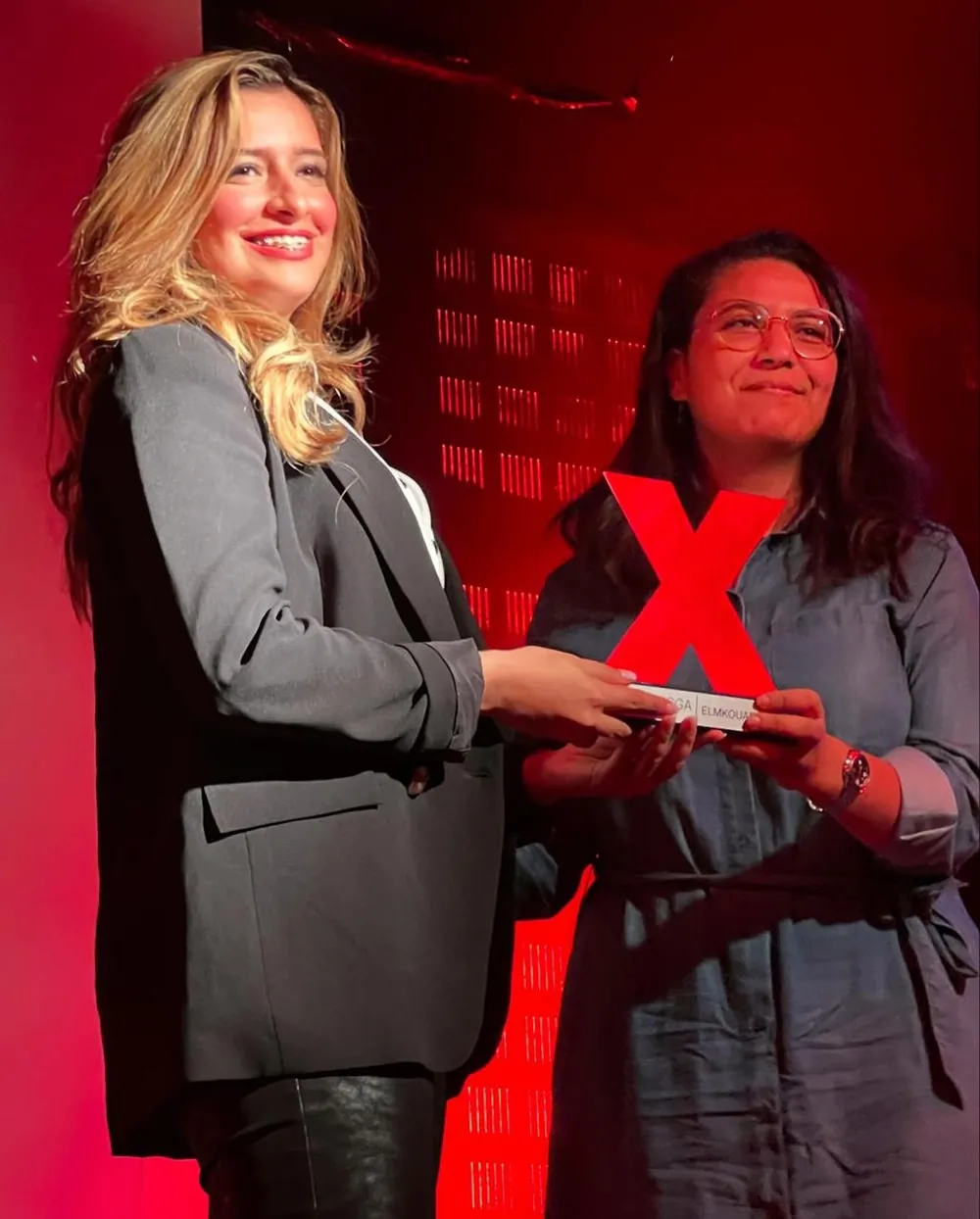 Zineb Elmkouar sur la scène TEDx